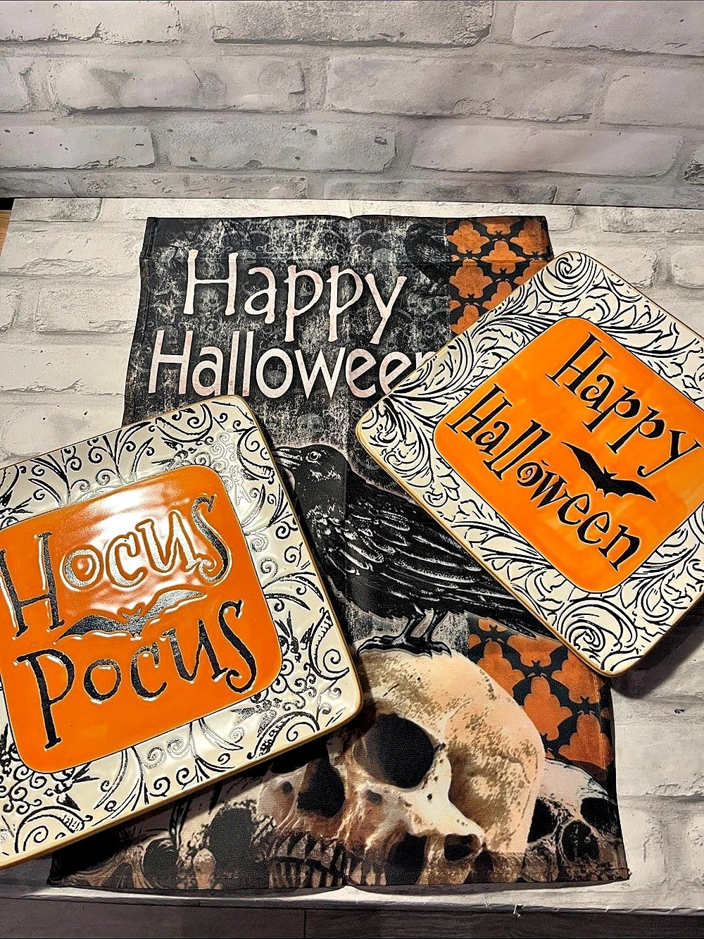 Spectrum Brands Halloween Decor Set Black & Orange 9 inch square plates